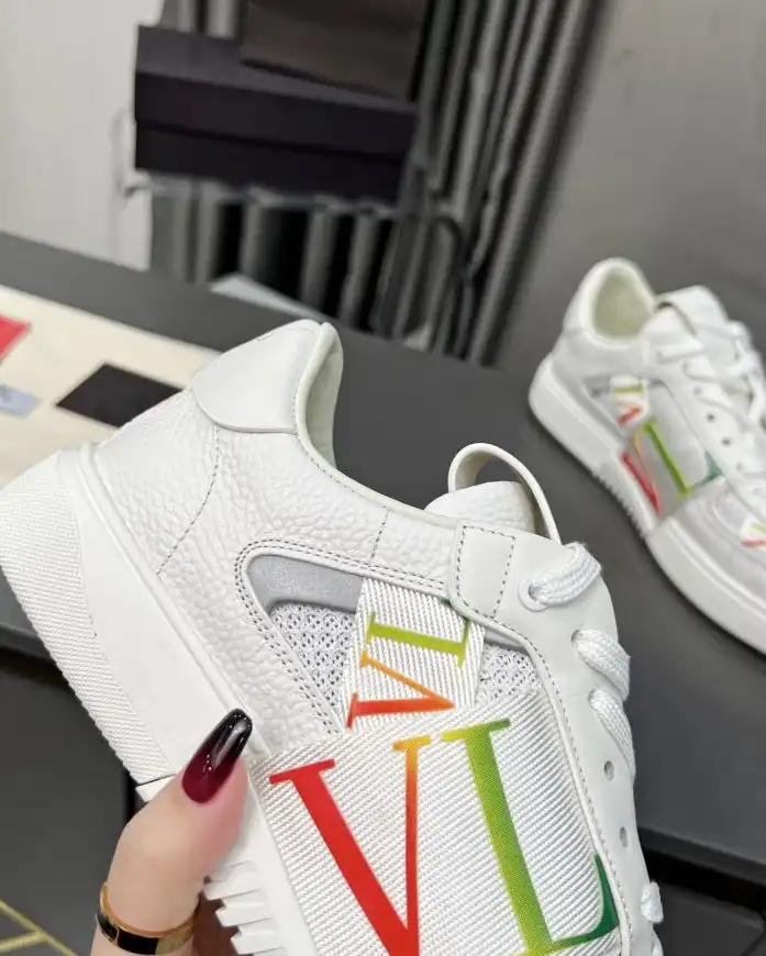 hype Valentino Sneakers