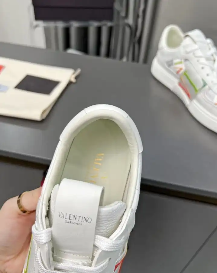 hype Valentino Sneakers