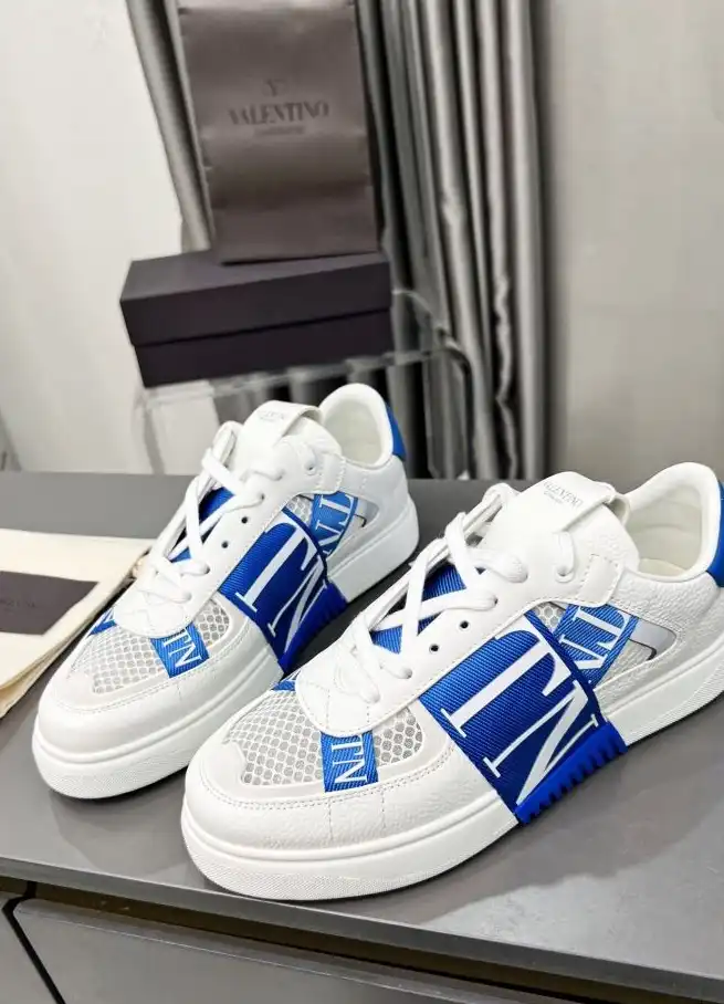 hype Valentino Sneakers