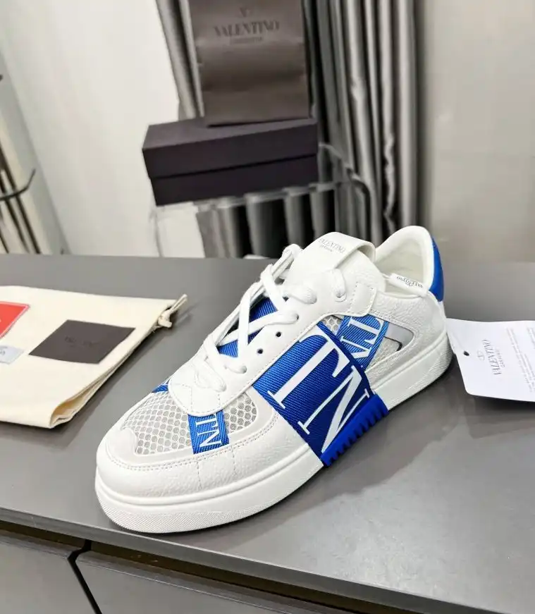 hype Valentino Sneakers