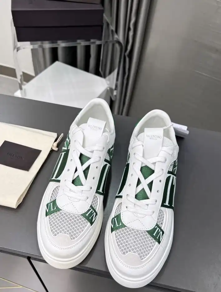 hype Valentino Sneakers