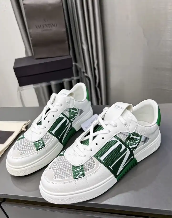 hype Valentino Sneakers