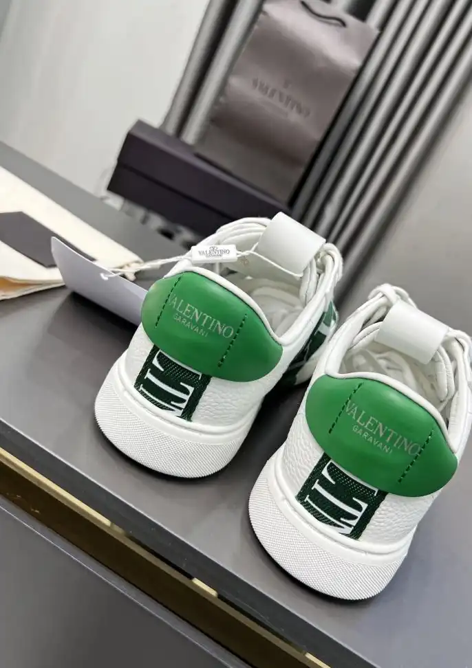 hype Valentino Sneakers