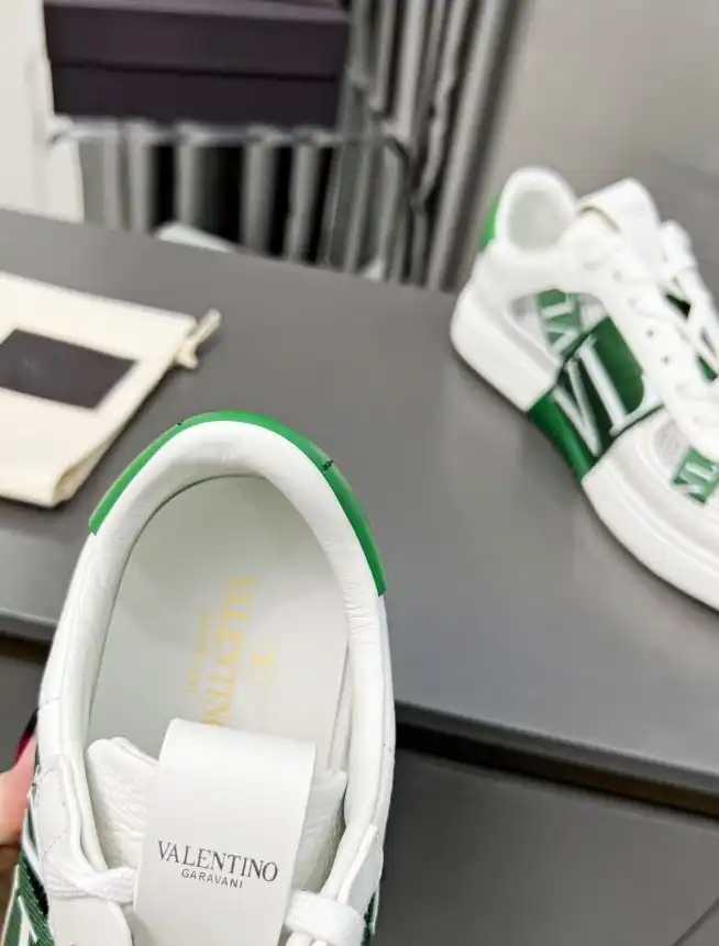 hype Valentino Sneakers