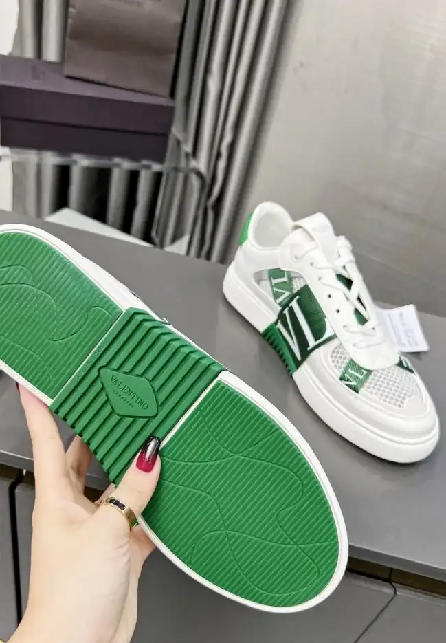 hype Valentino Sneakers