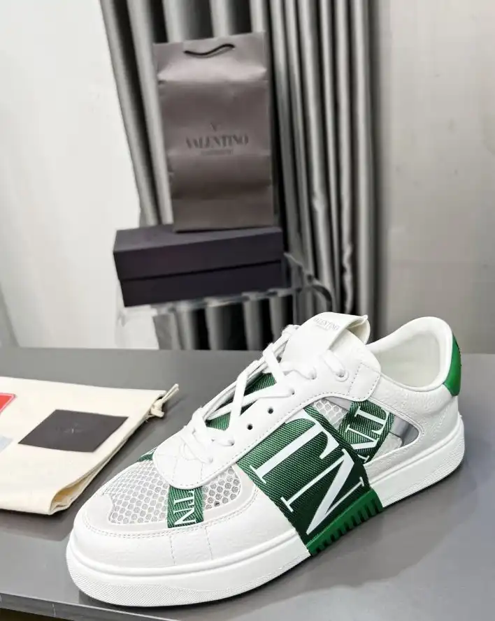 hype Valentino Sneakers