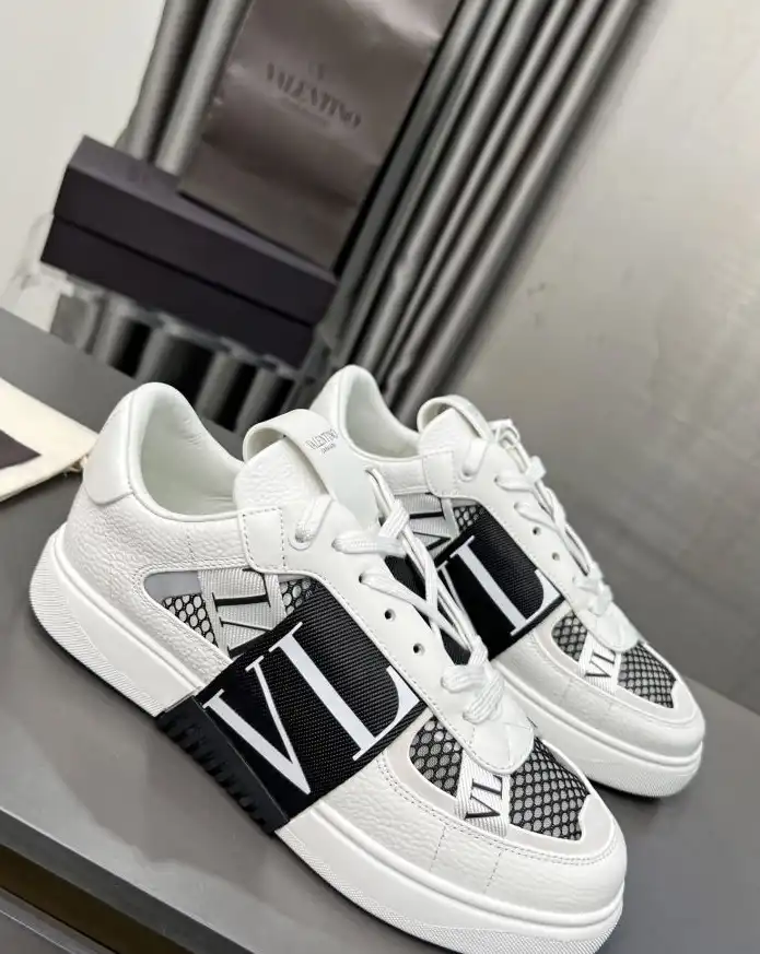 hype Valentino Sneakers