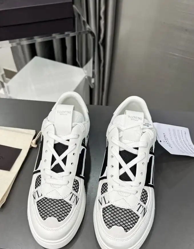 hype Valentino Sneakers