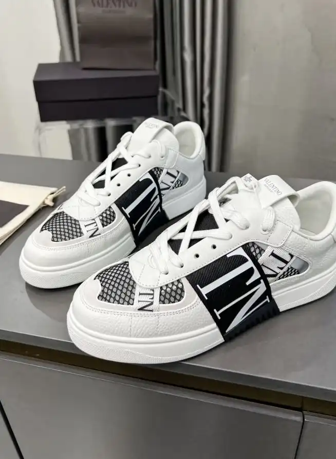 hype Valentino Sneakers