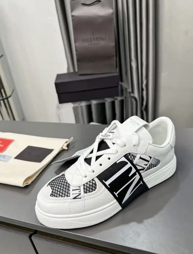 hype Valentino Sneakers