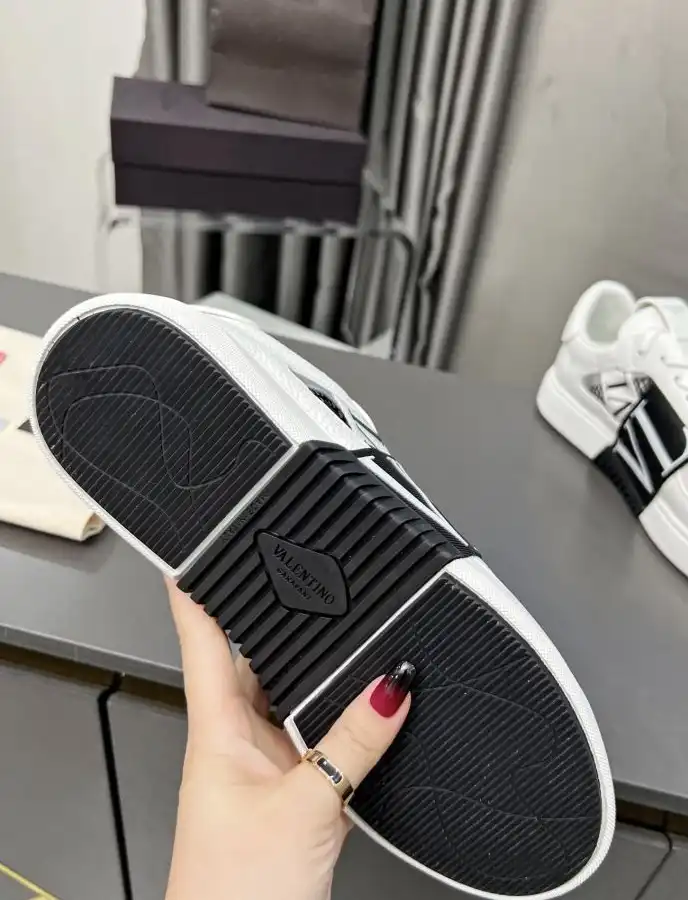 hype Valentino Sneakers