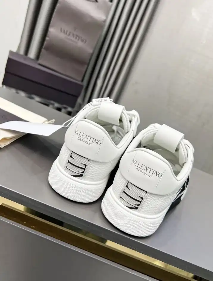 hype Valentino Sneakers