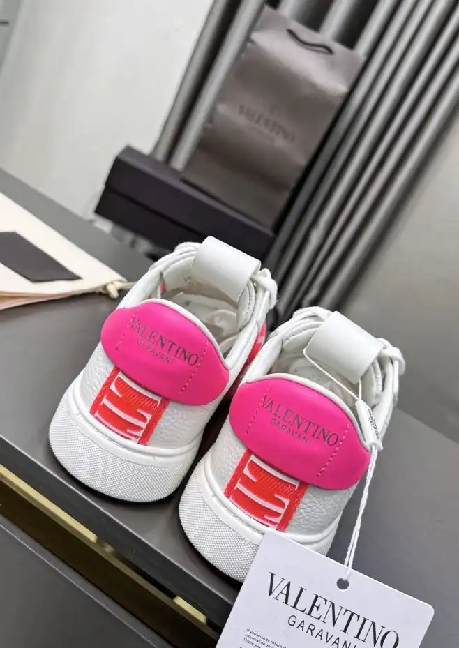 hype Valentino Sneakers