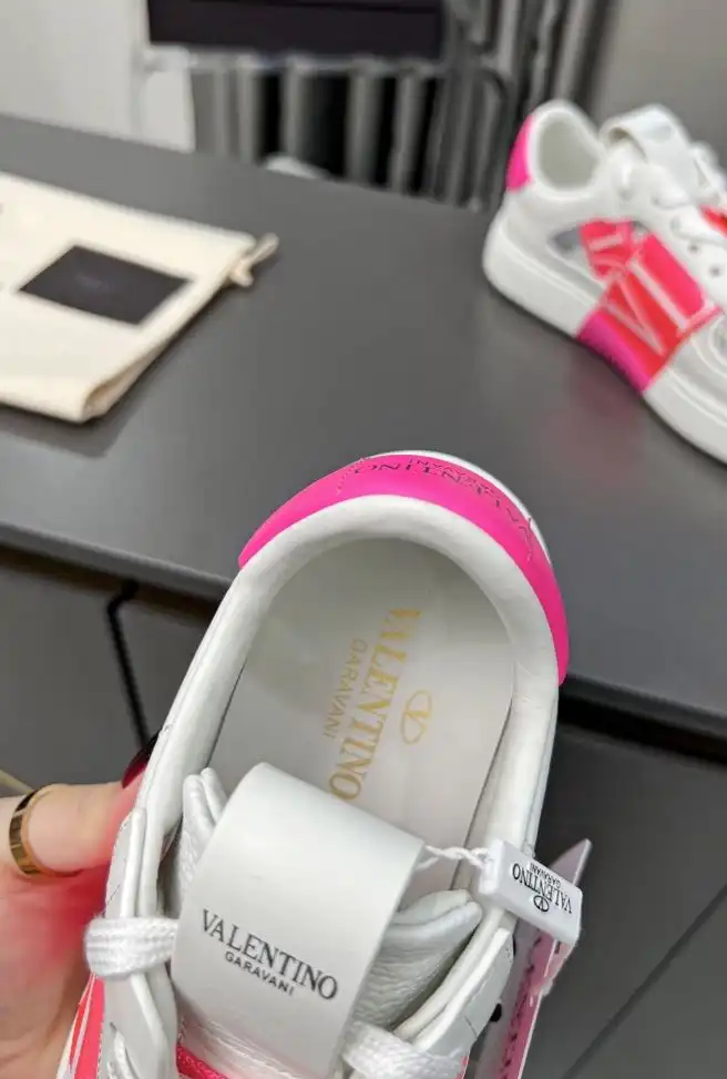 hype Valentino Sneakers