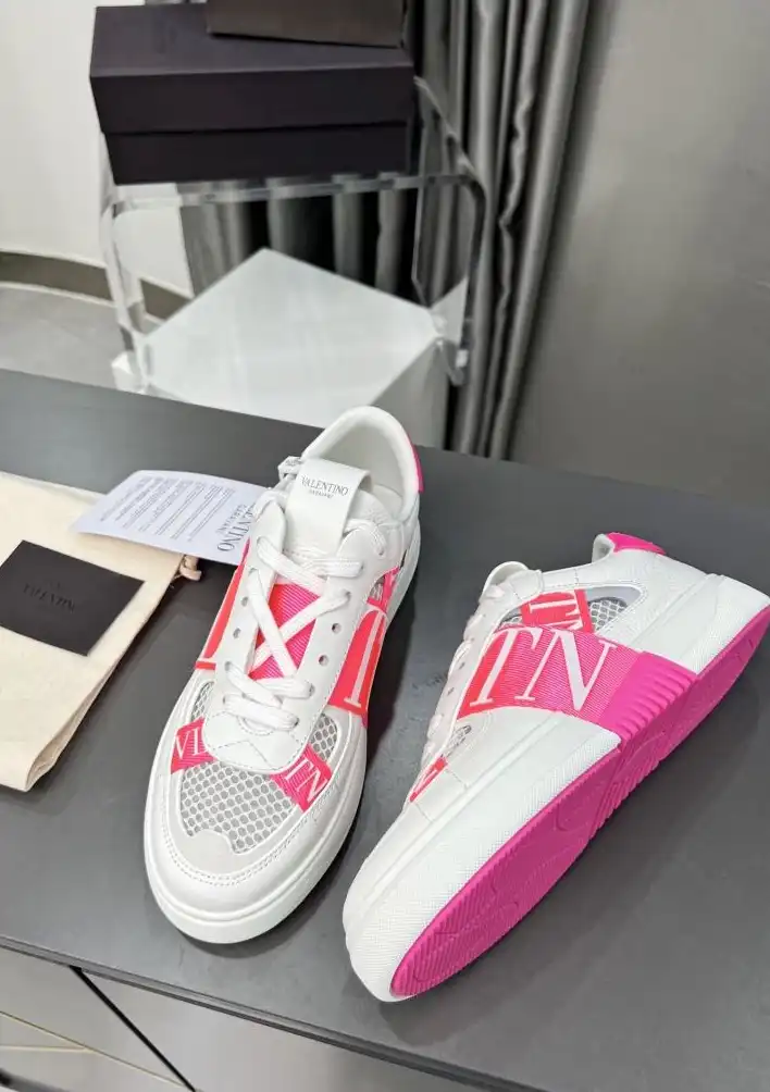 hype Valentino Sneakers