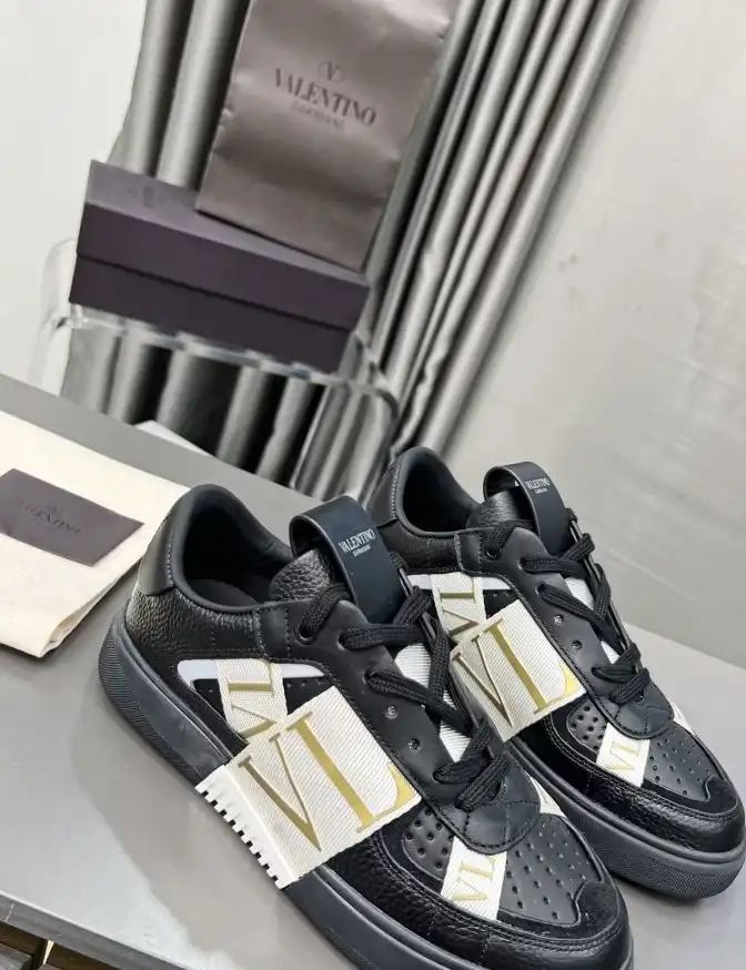 hype Valentino Sneakers