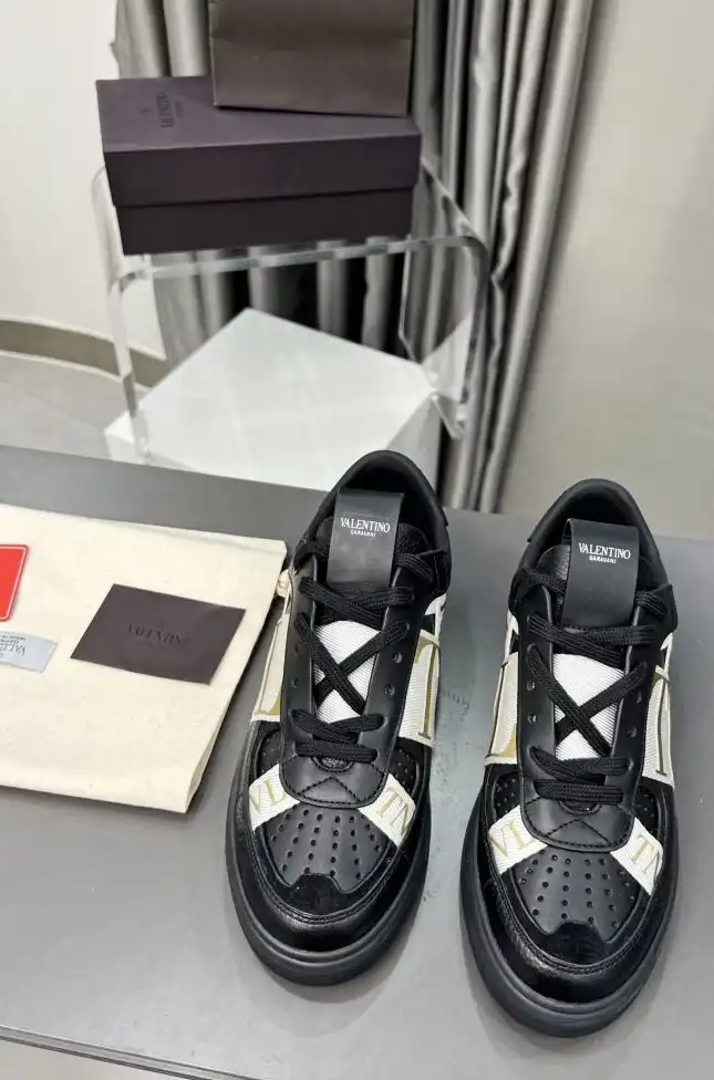 hype Valentino Sneakers