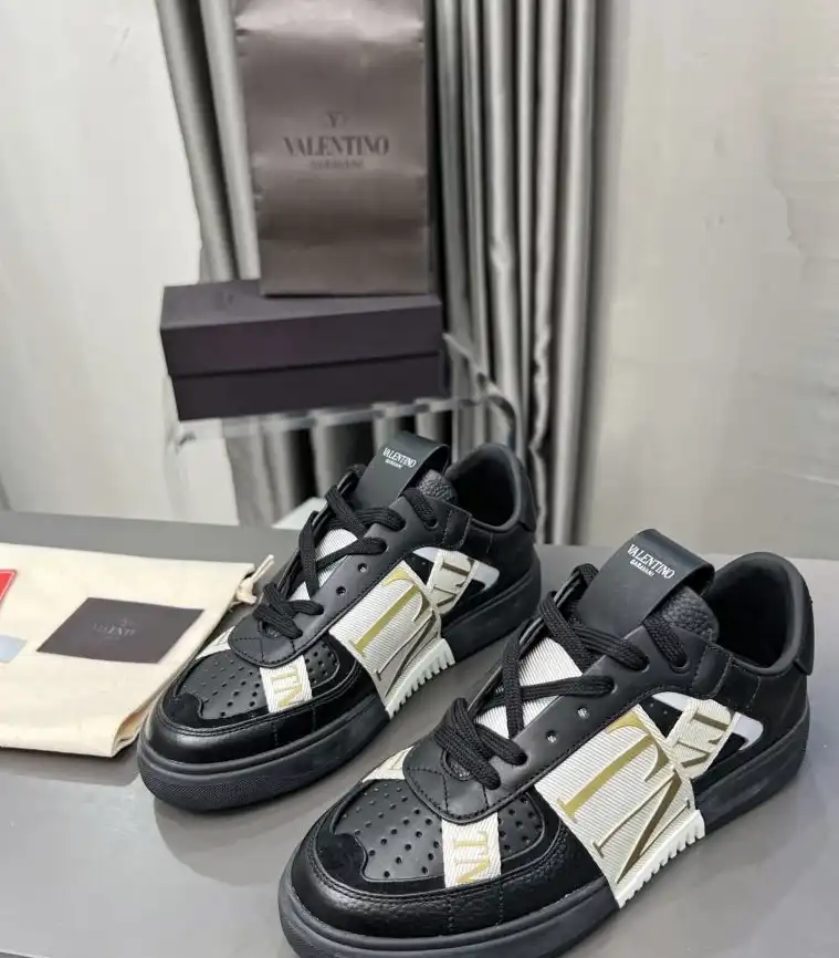 hype Valentino Sneakers