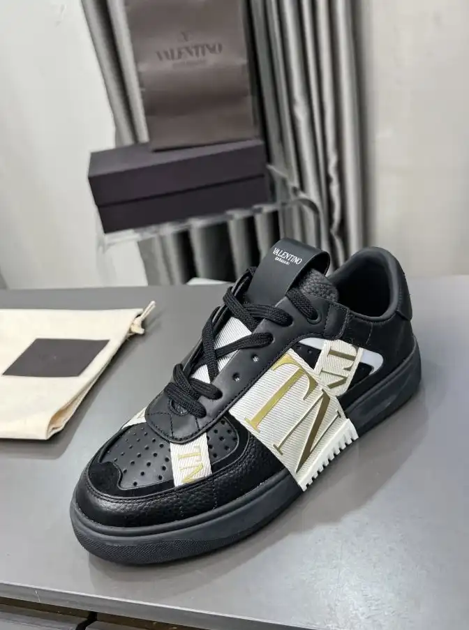 hype Valentino Sneakers