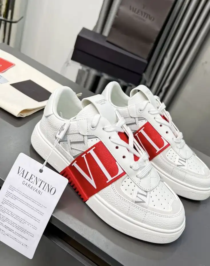 hype Valentino Sneakers