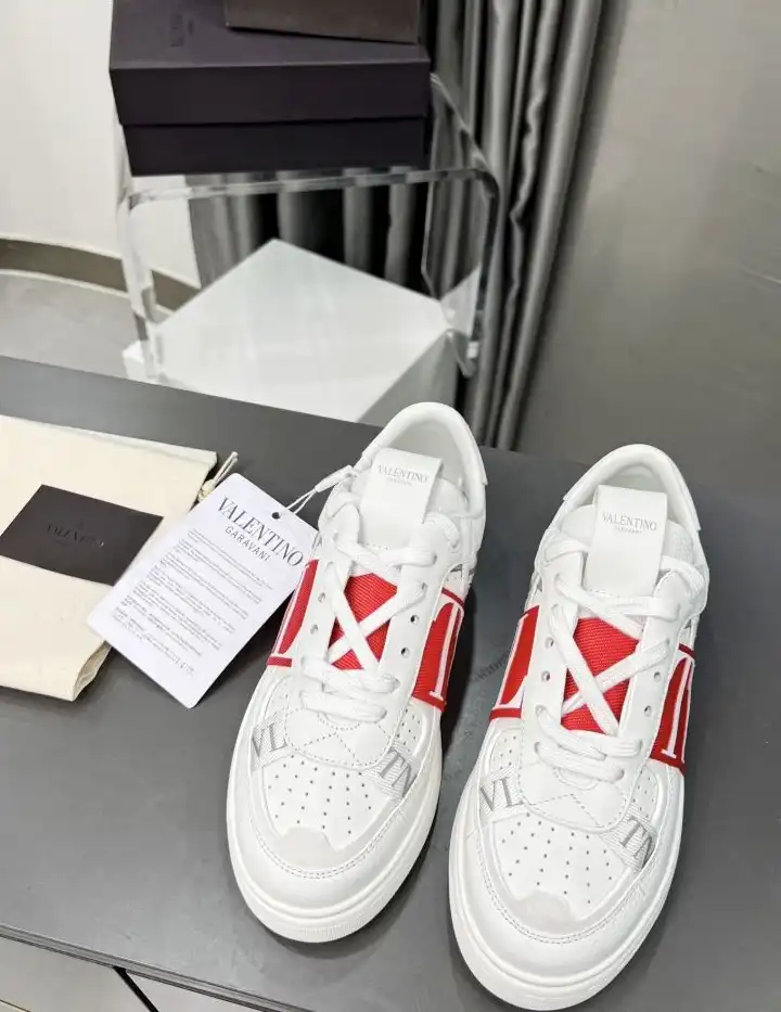 hype Valentino Sneakers