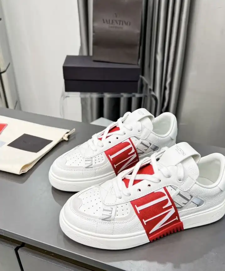 hype Valentino Sneakers