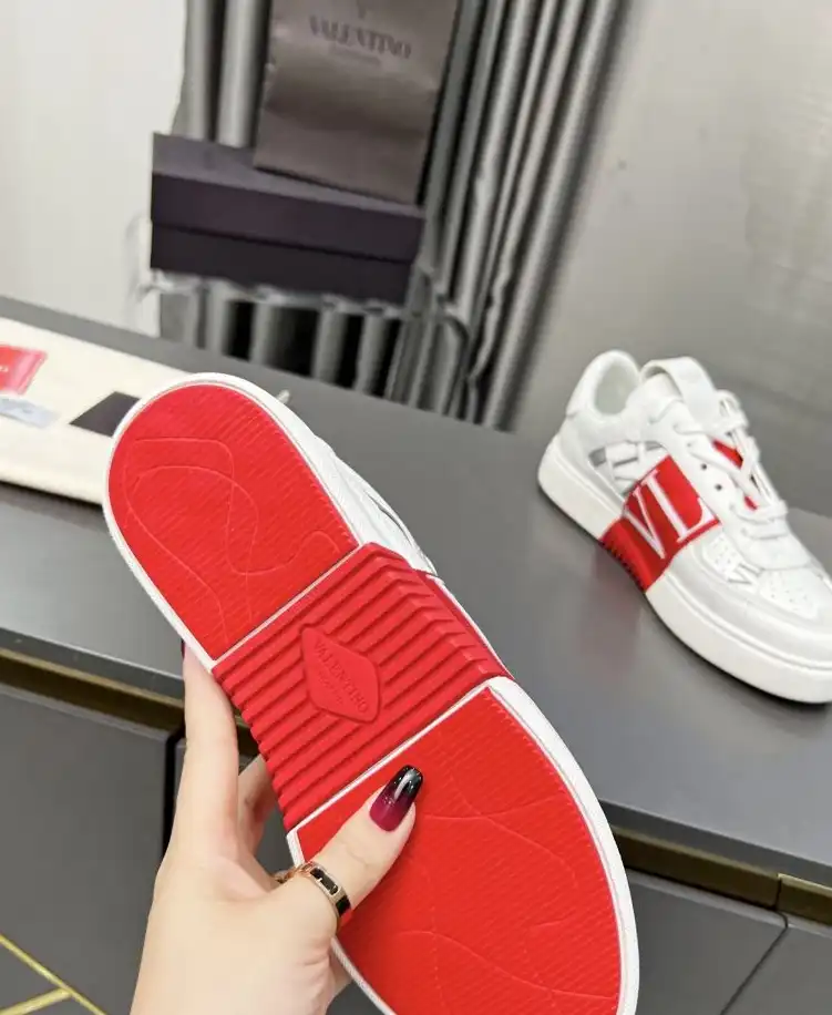 hype Valentino Sneakers