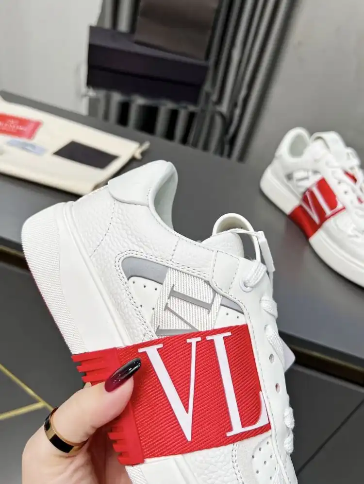 hype Valentino Sneakers