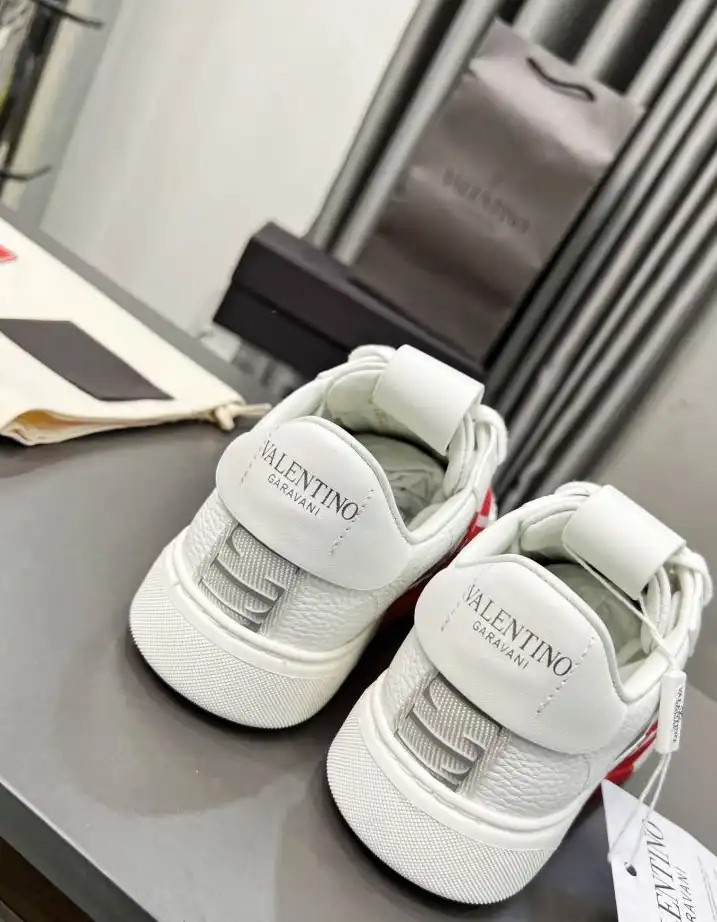 hype Valentino Sneakers