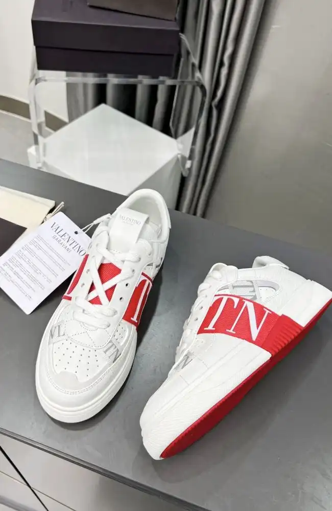 hype Valentino Sneakers