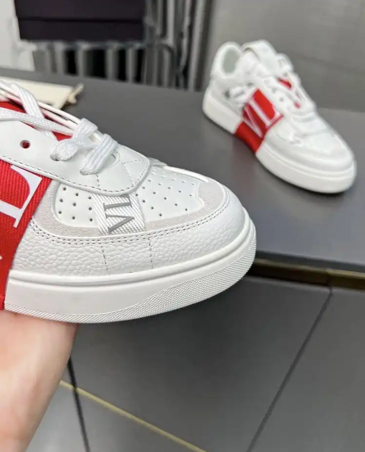 hype Valentino Sneakers