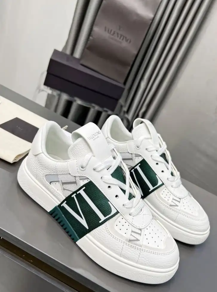 hype Valentino Sneakers