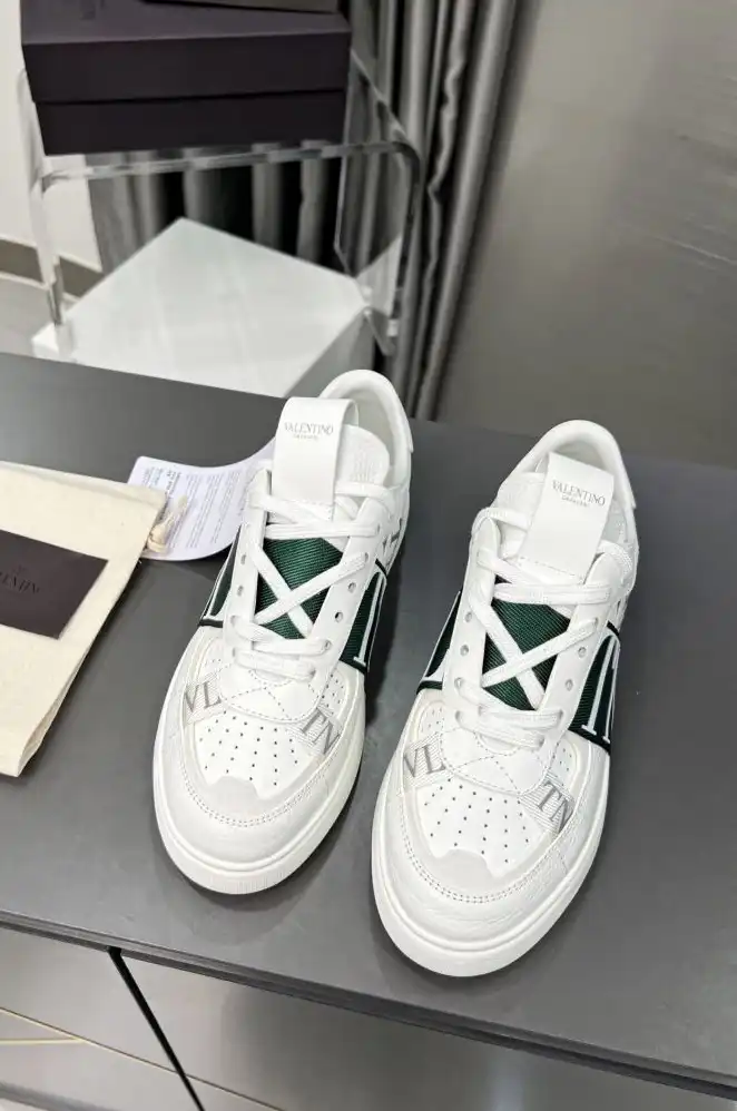 hype Valentino Sneakers