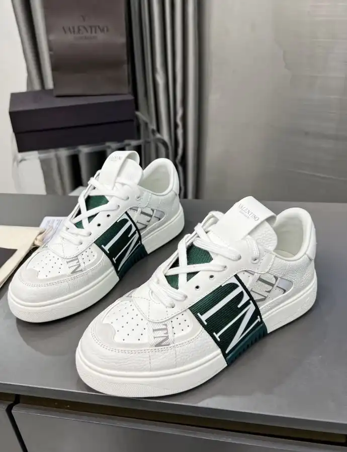 hype Valentino Sneakers