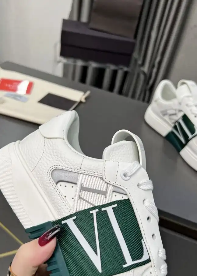 hype Valentino Sneakers