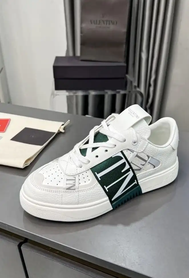 hype Valentino Sneakers