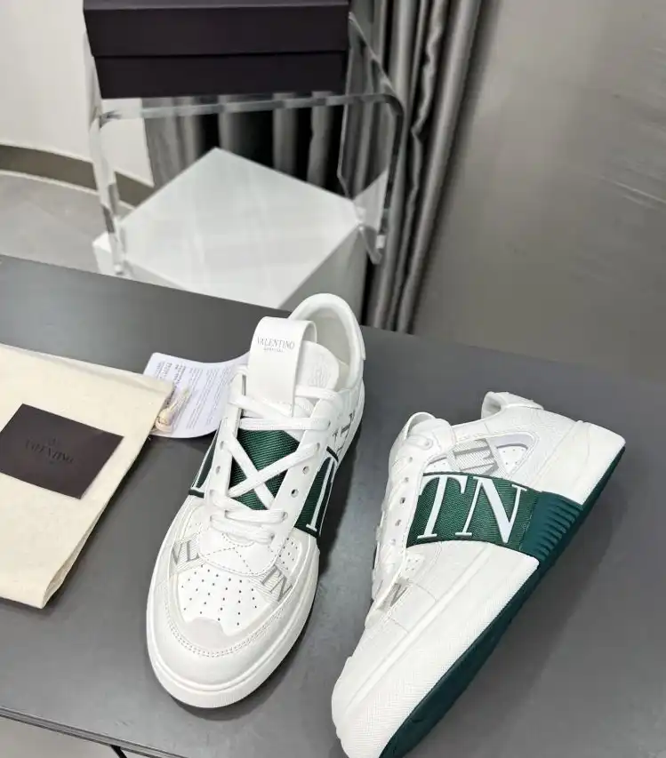 hype Valentino Sneakers