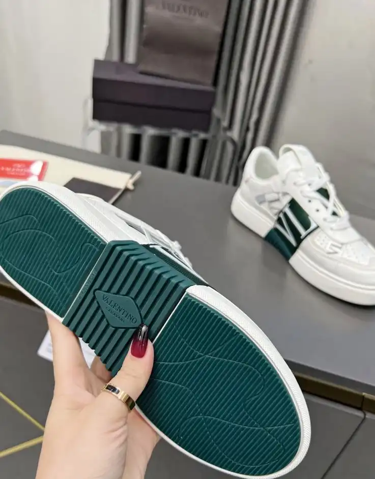 hype Valentino Sneakers