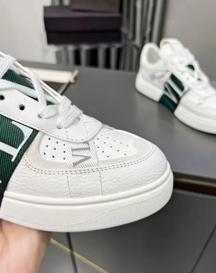 hype Valentino Sneakers