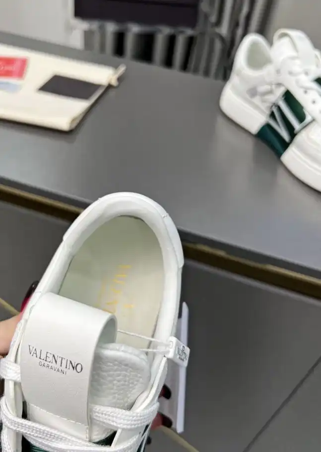 hype Valentino Sneakers