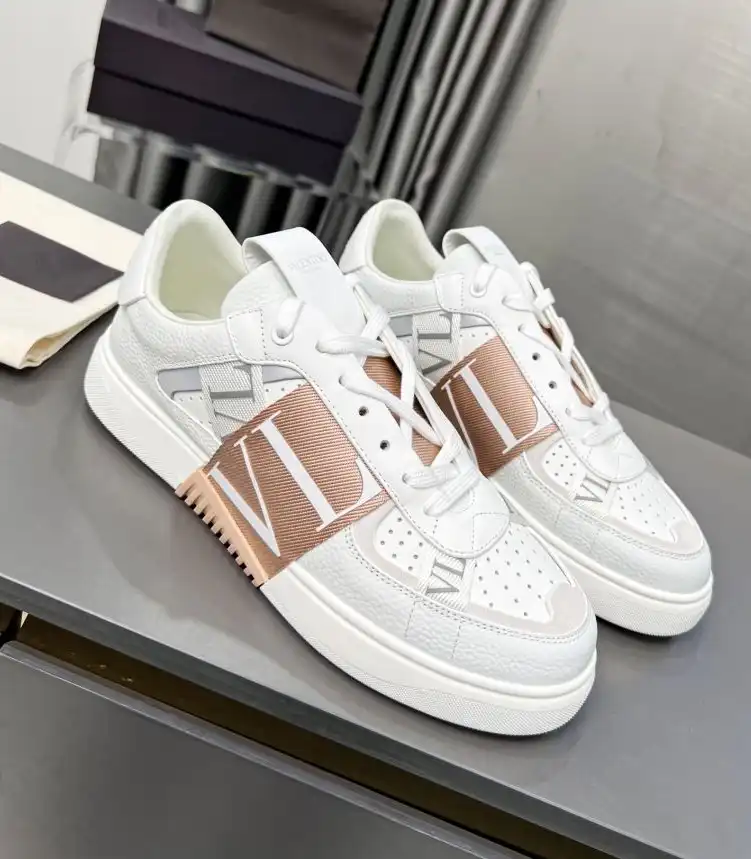 hype Valentino Sneakers