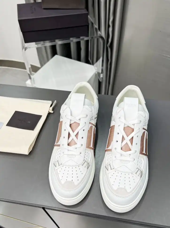 hype Valentino Sneakers