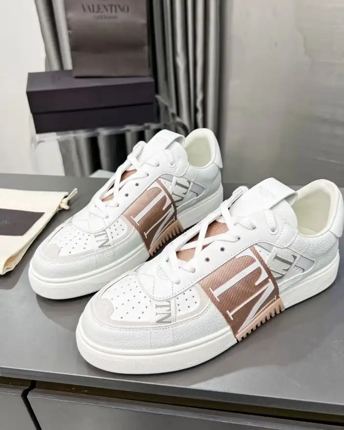 hype Valentino Sneakers