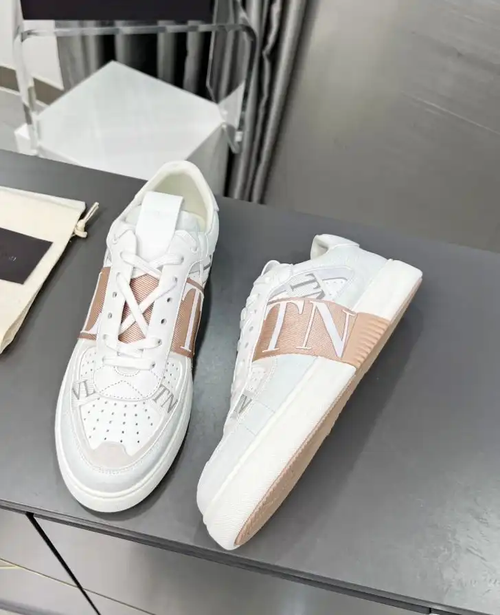 hype Valentino Sneakers