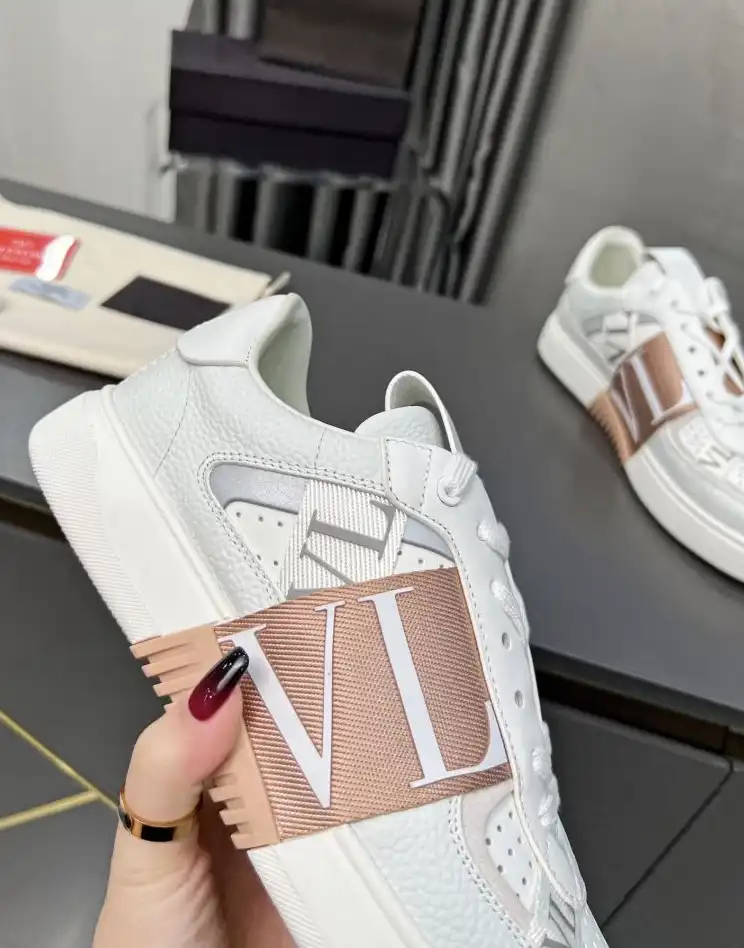 hype Valentino Sneakers