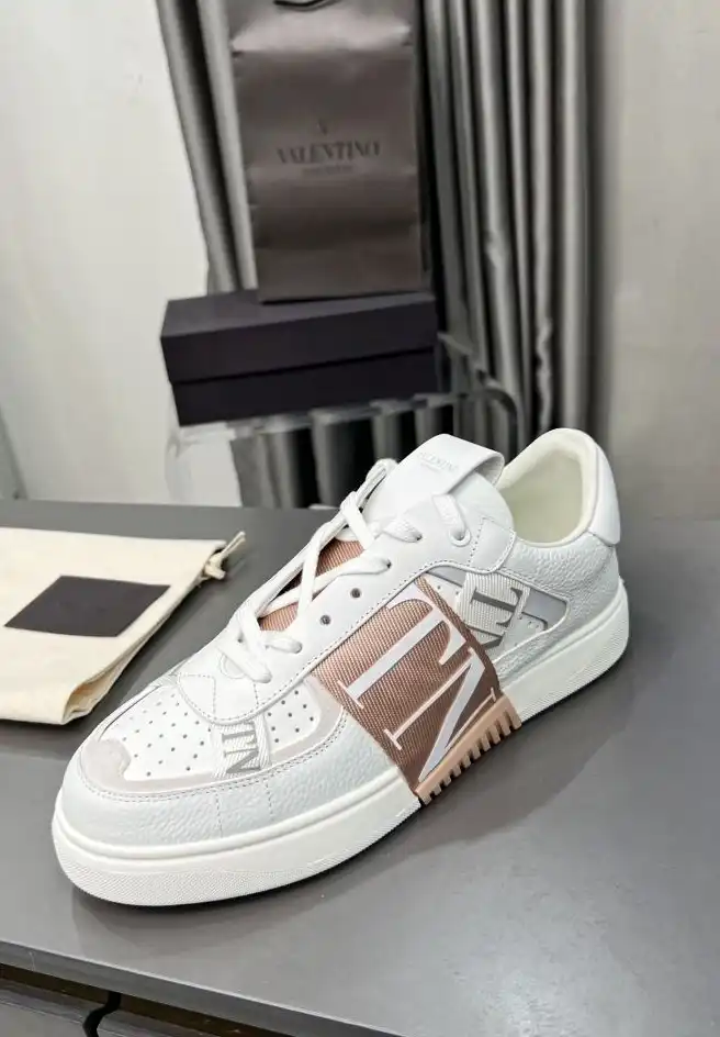 hype Valentino Sneakers