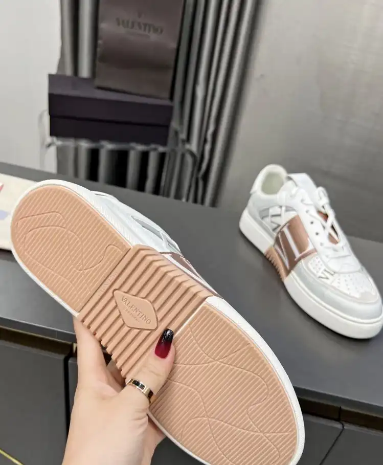 hype Valentino Sneakers