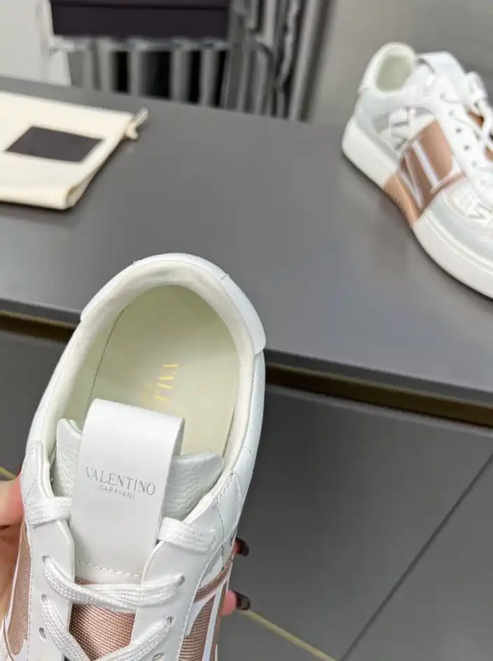 hype Valentino Sneakers