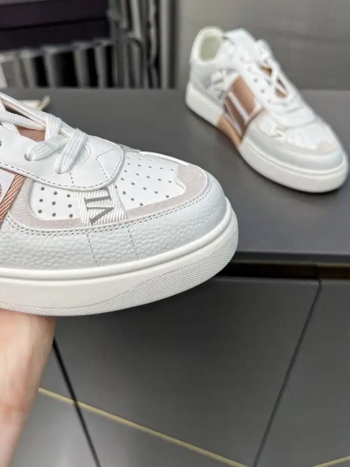 hype Valentino Sneakers