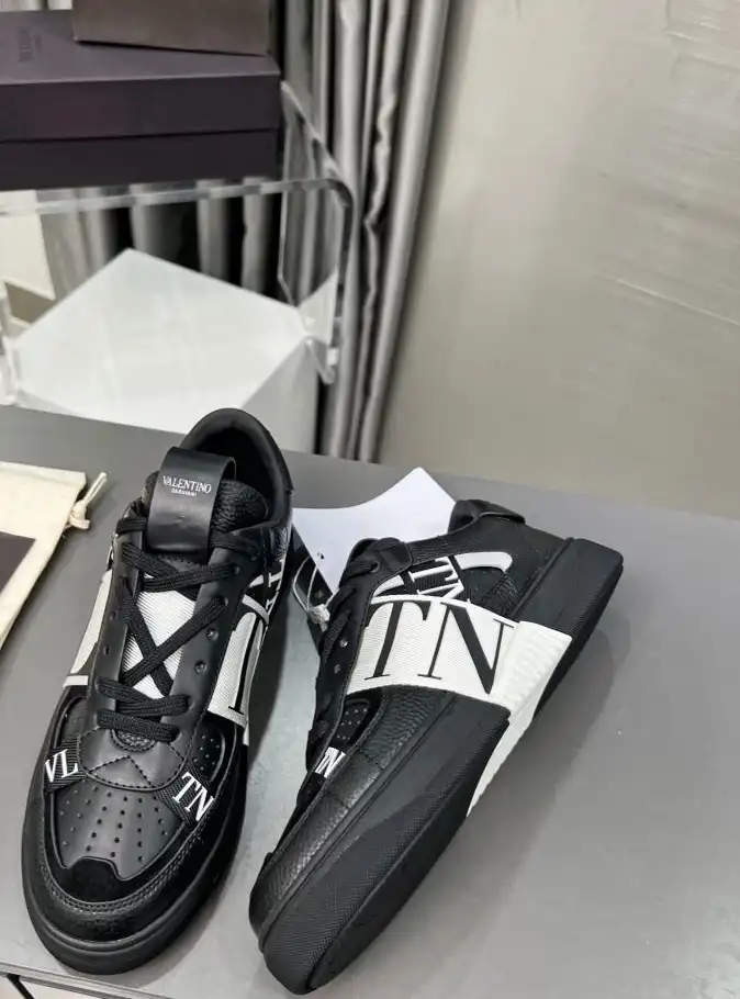 hype Valentino Sneakers